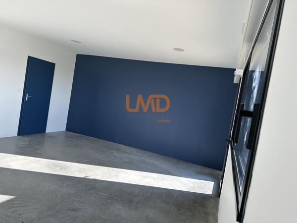 entrepôt avec bureaux climatisé 240 m2