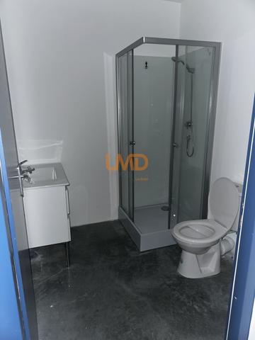 entrepôt avec bureaux climatisé 240 m2