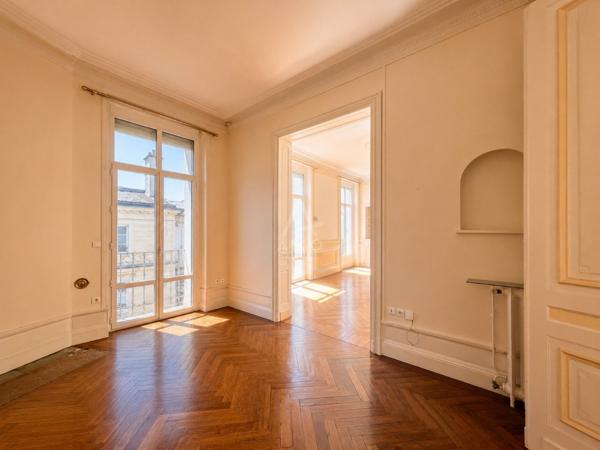 RUE DU PROFESSEUR DEMONS – APPARTEMENT BOURGEOIS DE 103,49 M² – DOUBLE RÉCEPTION DE 40,64 M² – BALCON FILANT – CAVE DE 23,78 M²