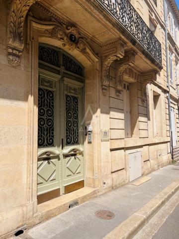 RUE DU PROFESSEUR DEMONS – APPARTEMENT BOURGEOIS DE 103,49 M² – DOUBLE RÉCEPTION DE 40,64 M² – BALCON FILANT – CAVE DE 23,78 M²