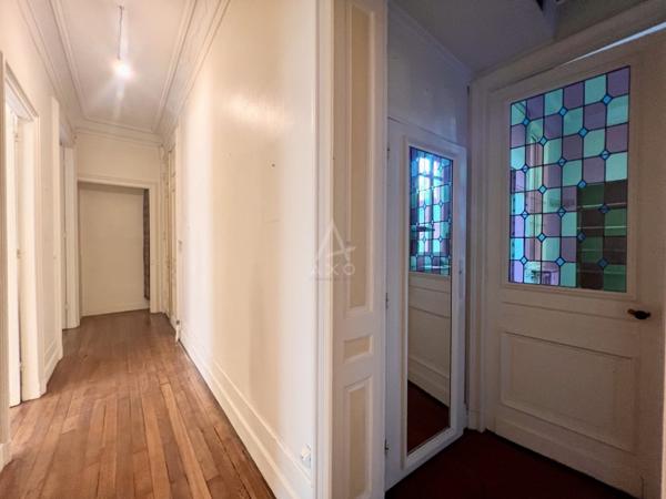 RUE DU PROFESSEUR DEMONS – APPARTEMENT BOURGEOIS DE 103,49 M² – DOUBLE RÉCEPTION DE 40,64 M² – BALCON FILANT – CAVE DE 23,78 M²