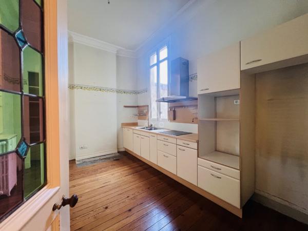 RUE DU PROFESSEUR DEMONS – APPARTEMENT BOURGEOIS DE 103,49 M² – DOUBLE RÉCEPTION DE 40,64 M² – BALCON FILANT – CAVE DE 23,78 M²