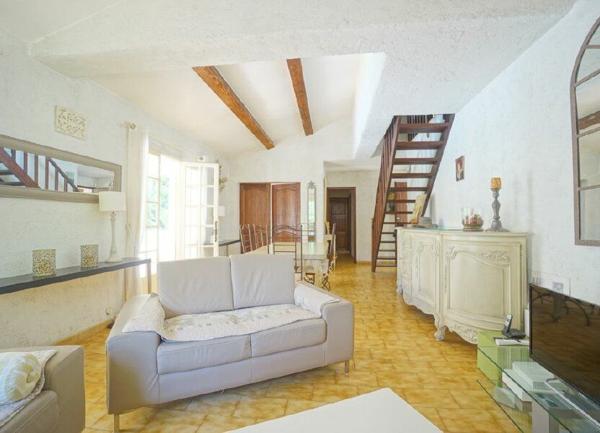 Maison à louer    5 pièces •  Valbonne