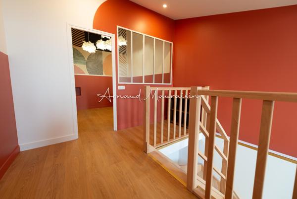 Maison en pierre et dépendance rénovées avec goût