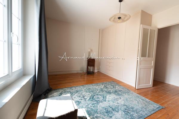 Maison en pierre et dépendance rénovées avec goût