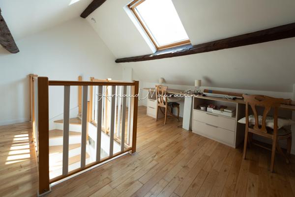 Maison en pierre et dépendance rénovées avec goût