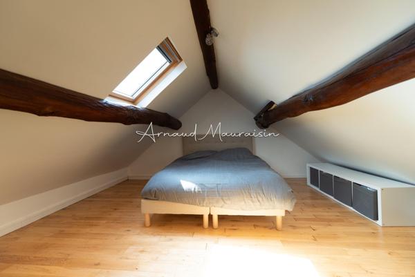 Maison en pierre et dépendance rénovées avec goût