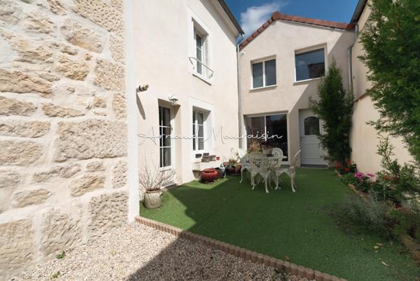 Maison en pierre et dépendance rénovées avec goût