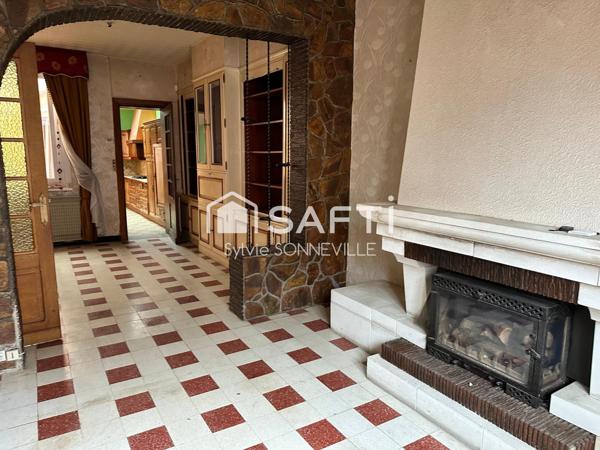 Maison mitoyenne avec potentiel et cachet