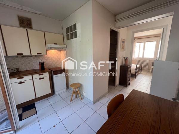 Maison mitoyenne des 2 côtés située au plan d'eau