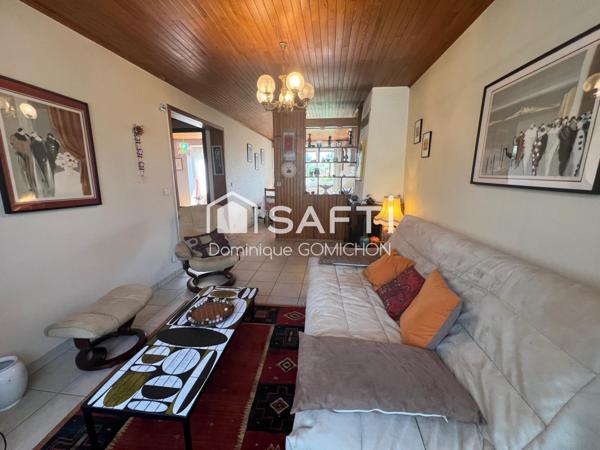 Maison mitoyenne des 2 côtés située au plan d'eau