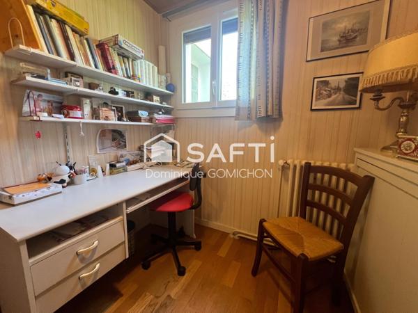 Maison mitoyenne des 2 côtés située au plan d'eau