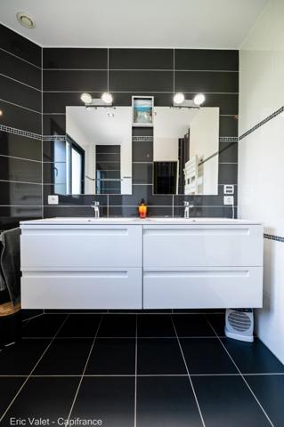 BISCAROSSE - SUPERBE, LUMINEUSE ET VASTE VILLA - 200 M2 ENVIRON - PROCHE FORET