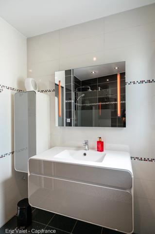 BISCAROSSE - SUPERBE, LUMINEUSE ET VASTE VILLA - 200 M2 ENVIRON - PROCHE FORET