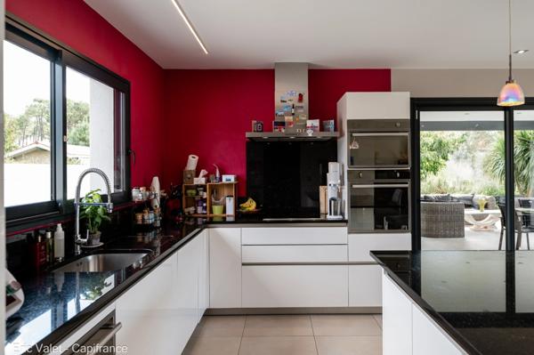 BISCAROSSE - SUPERBE, LUMINEUSE ET VASTE VILLA - 200 M2 ENVIRON - PROCHE FORET