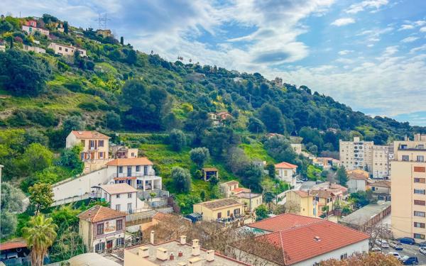 Appartement à vendre    3 pièces • 71 m2 Nice