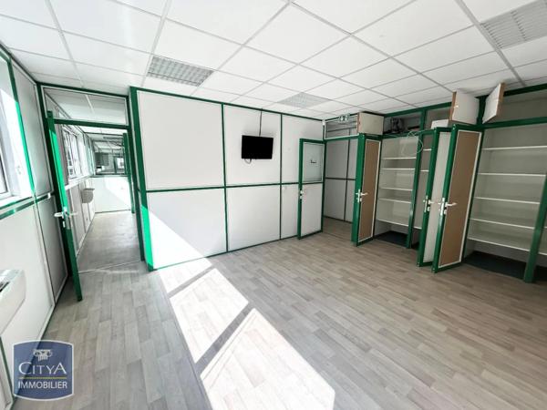 Location local professionnel 1461.91m²