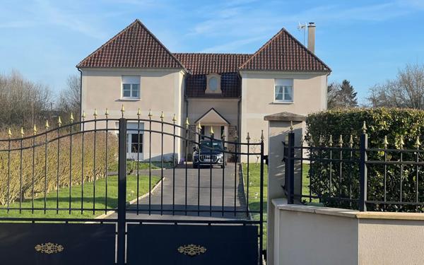 Maison à vendre    8 pièces • 265 m2 Condren