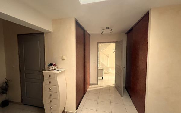 Maison à vendre    8 pièces • 265 m2 Condren