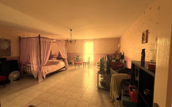 Maison à vendre    8 pièces • 265 m2 Condren