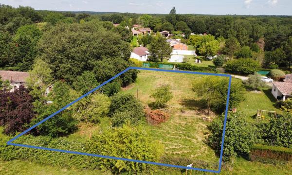 Grand terrain constructible et plat