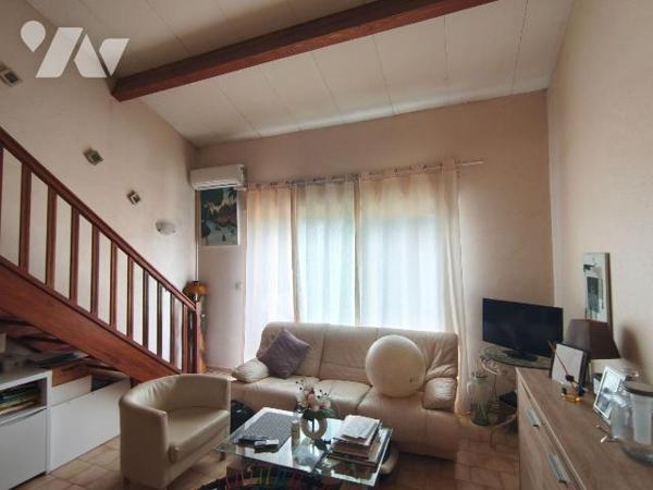 SAINT MARTIN DE CRAU centre, appartement de type F3 en duplex donnant sur jolie terrasse au Sud...