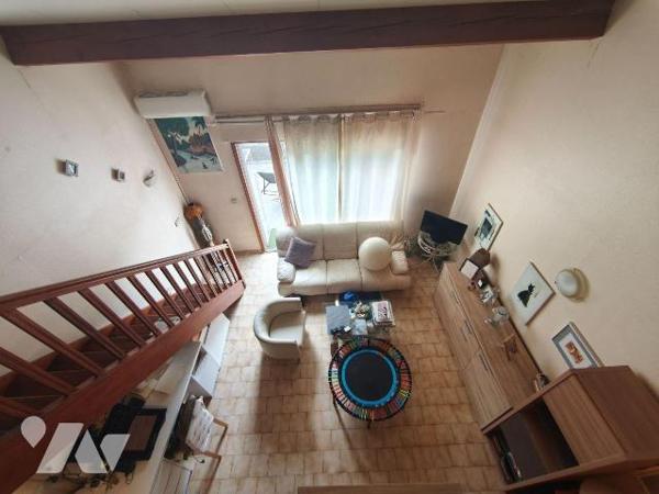 SAINT MARTIN DE CRAU centre, appartement de type F3 en duplex donnant sur jolie terrasse au Sud...