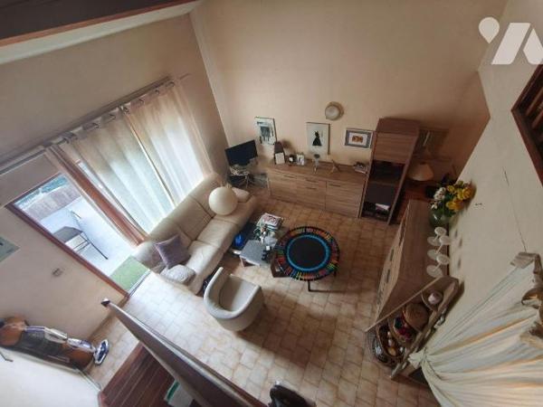 SAINT MARTIN DE CRAU centre, appartement de type F3 en duplex donnant sur jolie terrasse au Sud...