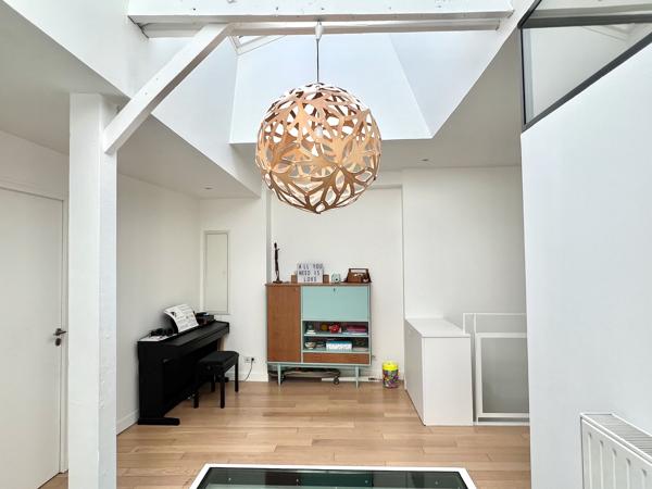Grande maison d'architecte avec jardin