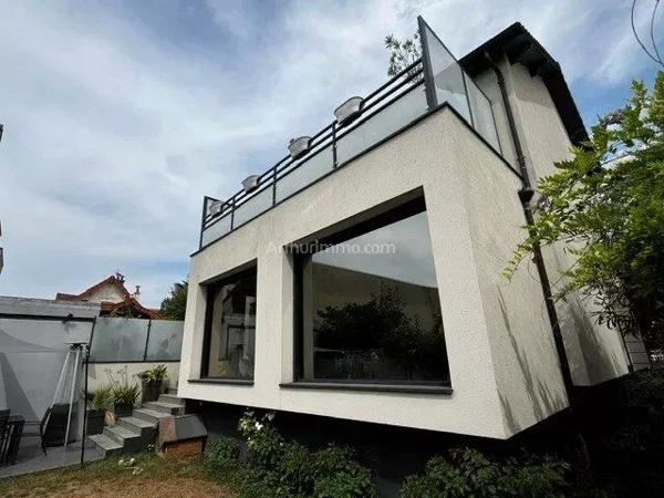 Vente                                                      Maison
                        
                     7 pièces                      118 m2                     à Joinville-le-Pont