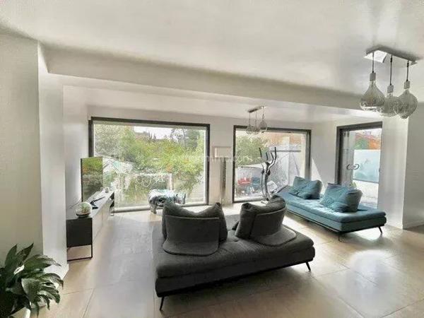 Vente                                                      Maison
                        
                     7 pièces                      118 m2                     à Joinville-le-Pont