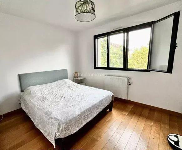 Vente                                                      Maison
                        
                     7 pièces                      118 m2                     à Joinville-le-Pont