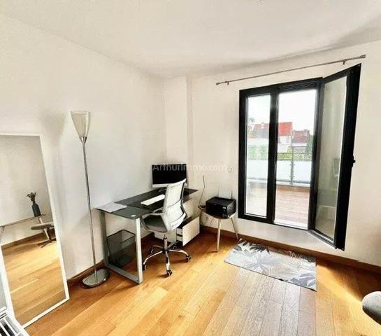 Vente                                                      Maison
                        
                     7 pièces                      118 m2                     à Joinville-le-Pont