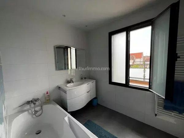 Vente                                                      Maison
                        
                     7 pièces                      118 m2                     à Joinville-le-Pont