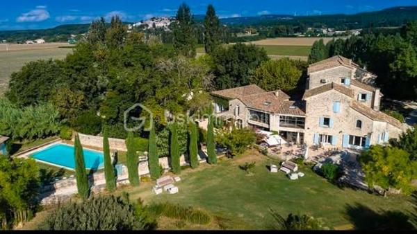 Domaine de 1 500 m²