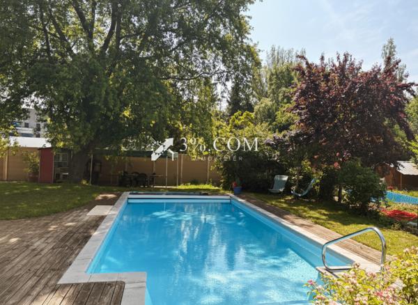 Maison 8 pièce(s) 6 chambre(s) 208 m²