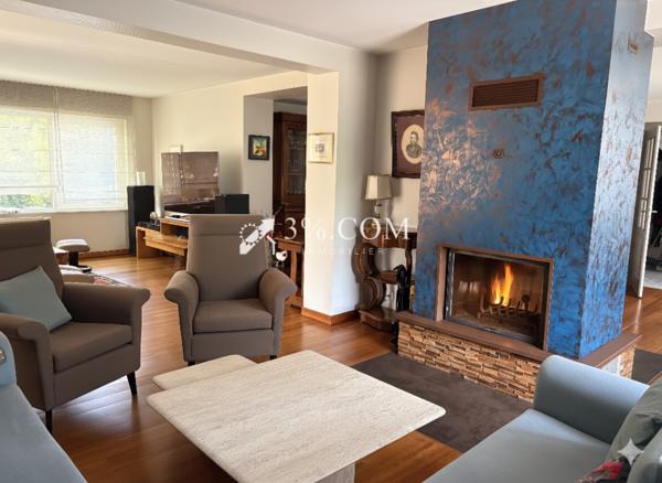 Maison 8 pièce(s) 6 chambre(s) 208 m²