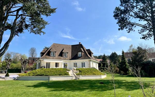 Maison à vendre    6 pièces • 295 m2 Nesles-la-Vallée