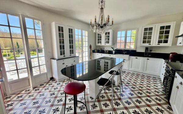 Maison à vendre    6 pièces • 295 m2 Nesles-la-Vallée