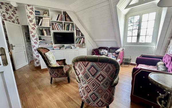 Maison à vendre    6 pièces • 295 m2 Nesles-la-Vallée