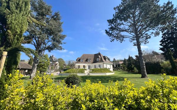 Maison à vendre    6 pièces • 295 m2 Nesles-la-Vallée