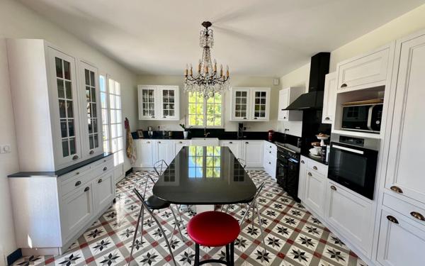 Maison à vendre    6 pièces • 295 m2 Nesles-la-Vallée