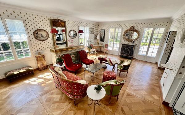 Maison à vendre    6 pièces • 295 m2 Nesles-la-Vallée