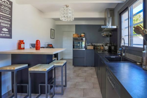 Élégante maison familiale avec espace réception et piscine – Baillargues