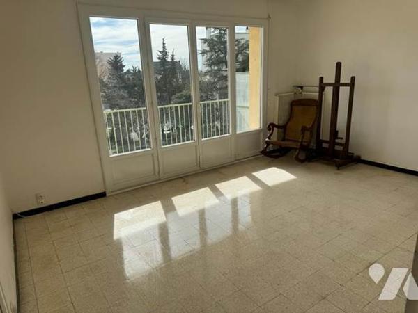 Proche centre ville cet appartement de type 3 avec ascenseur  très ensoleillé