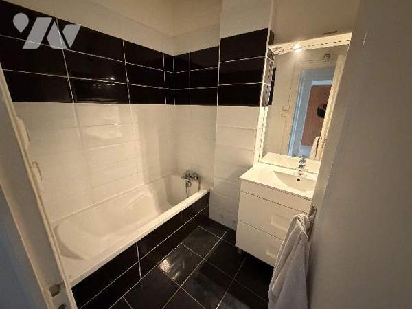 Proche centre ville cet appartement de type 3 avec ascenseur  très ensoleillé