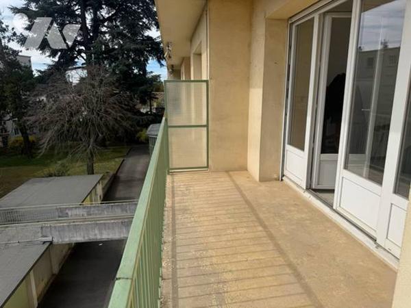 Proche centre ville cet appartement de type 3 avec ascenseur  très ensoleillé