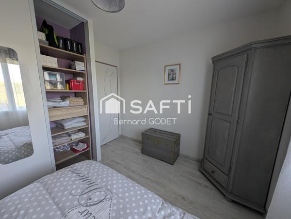 Maison de plain pied sans travaux 3 chambres, 1 bureau, cuisine ouverte salon.