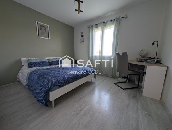 Maison de plain pied sans travaux 3 chambres, 1 bureau, cuisine ouverte salon.