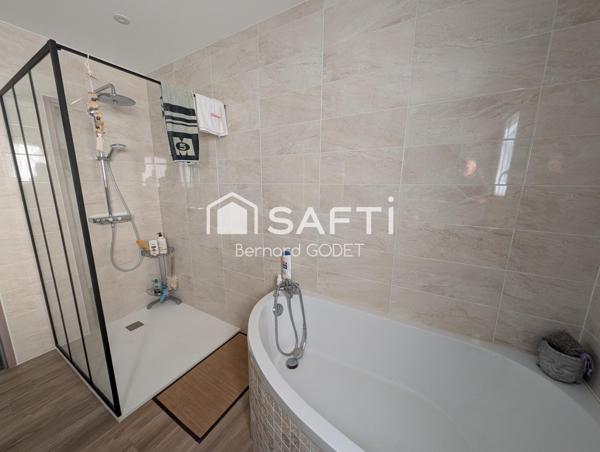 Maison de plain pied sans travaux 3 chambres, 1 bureau, cuisine ouverte salon.